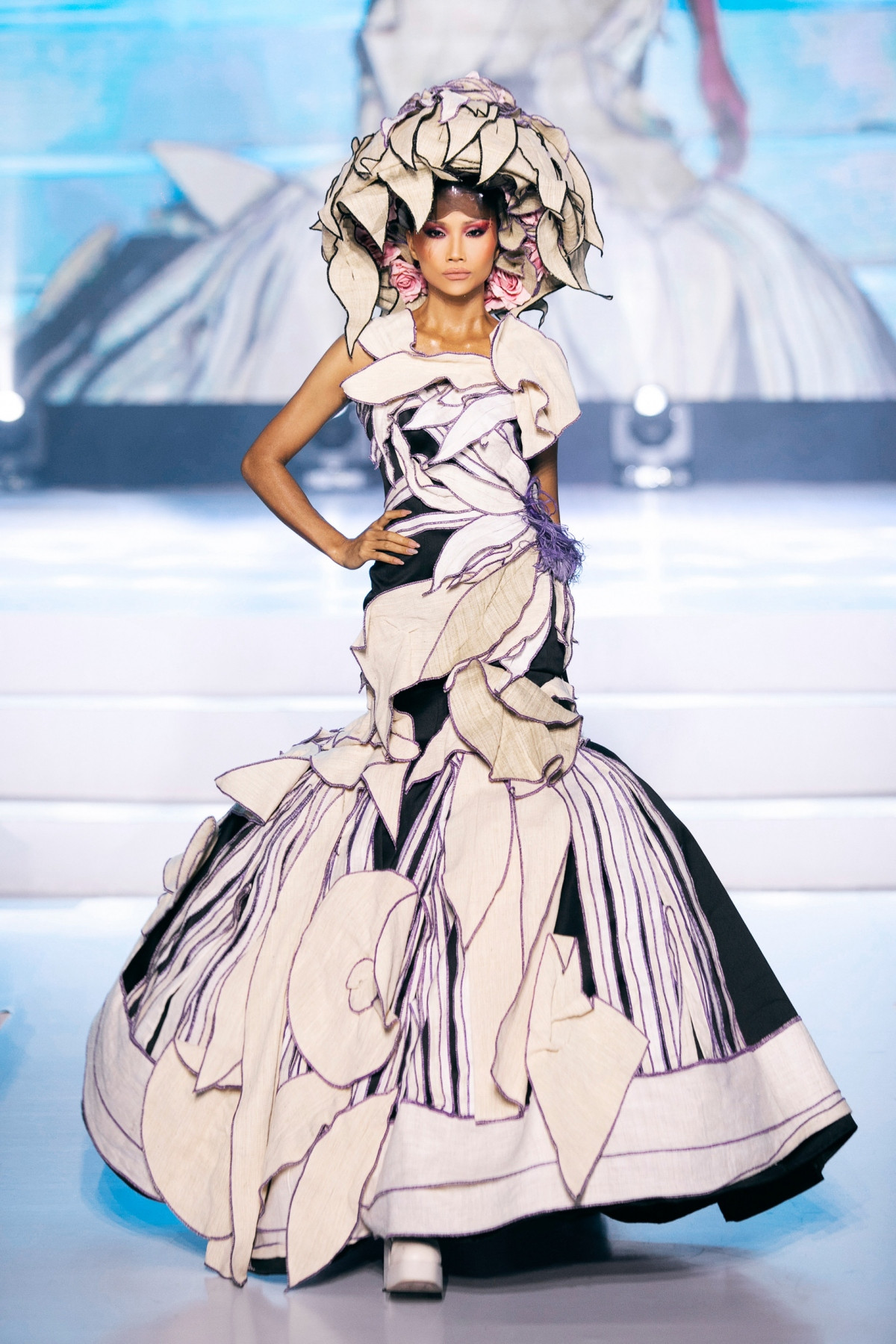 local and foreign beauties model at harper s bazaar star awards 2022 picture 7