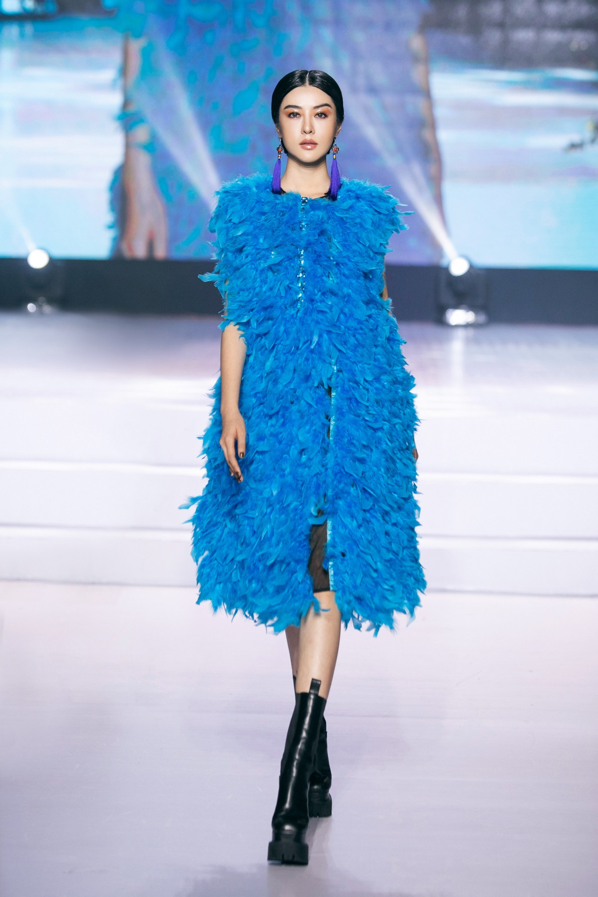 local and foreign beauties model at harper s bazaar star awards 2022 picture 9