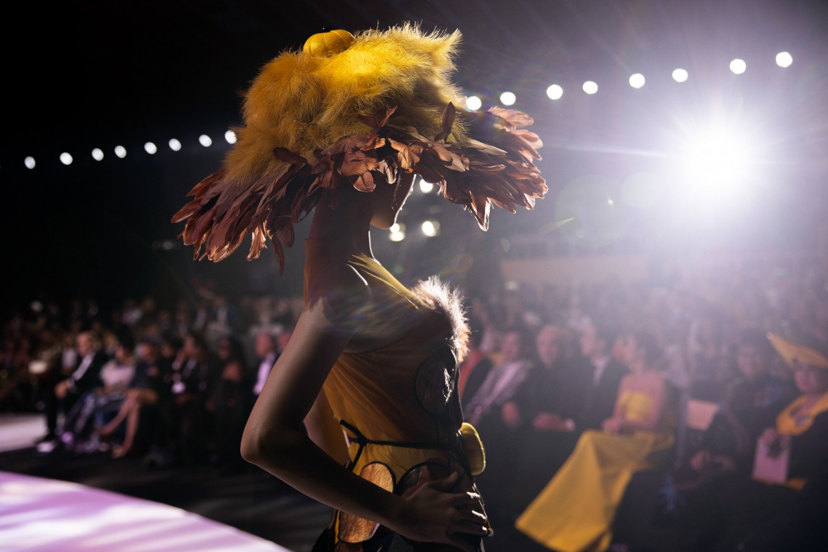 local and foreign beauties model at harper s bazaar star awards 2022 picture 5