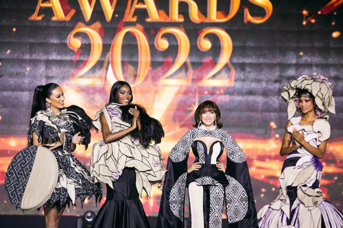 Local and foreign beauties model at Harper's Bazaar Star Awards 2022