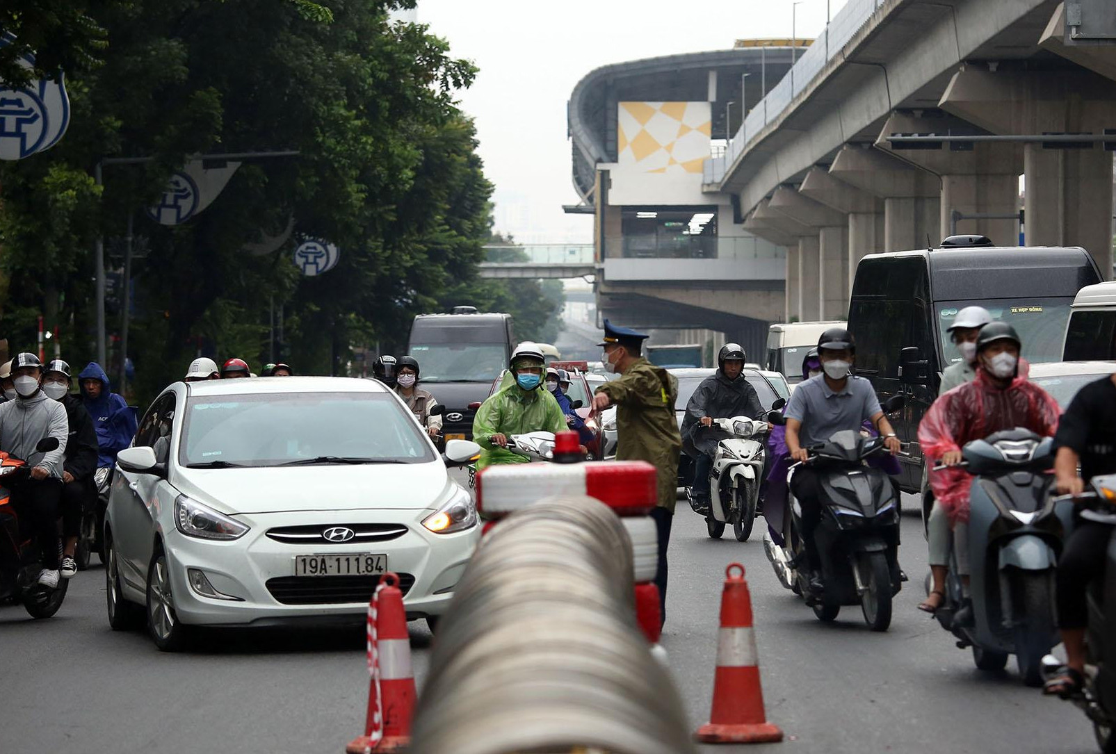 8 ‘lô cốt’ trên đường Nguyễn Trãi: Sở GTVT tính chỉnh phương án tách làn ô tô, xe máy