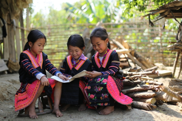 Nỗ lực giảm nghèo thông tin cho vùng DTTS