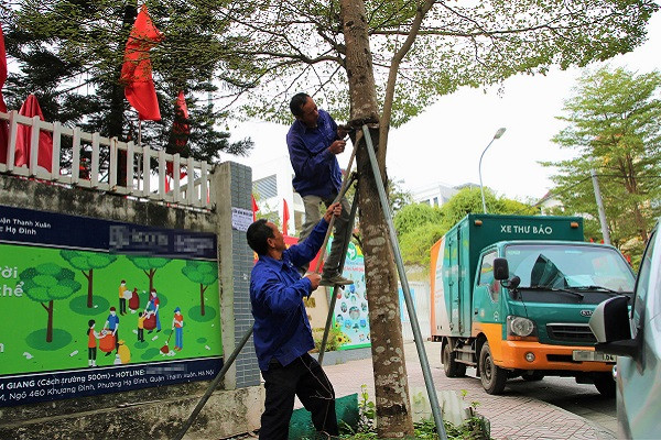Hà Nội bắt đầu tháo 'gông sắt' cho cây xanh