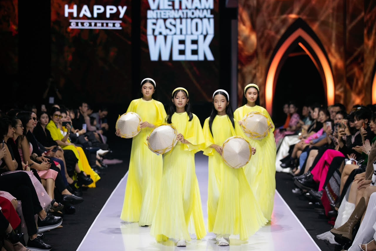 Nhìn lại 'cảm hứng di sản' và thời trang Việt