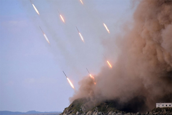 Triều Tiên bắn hơn trăm quả đạn pháo cảnh cáo, Hàn Quốc tiếp tục tập trận