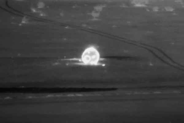 Tàu Thần Châu của Trung Quốc lần đầu tiên hạ cánh trong màn đêm, an toàn về Trái đất