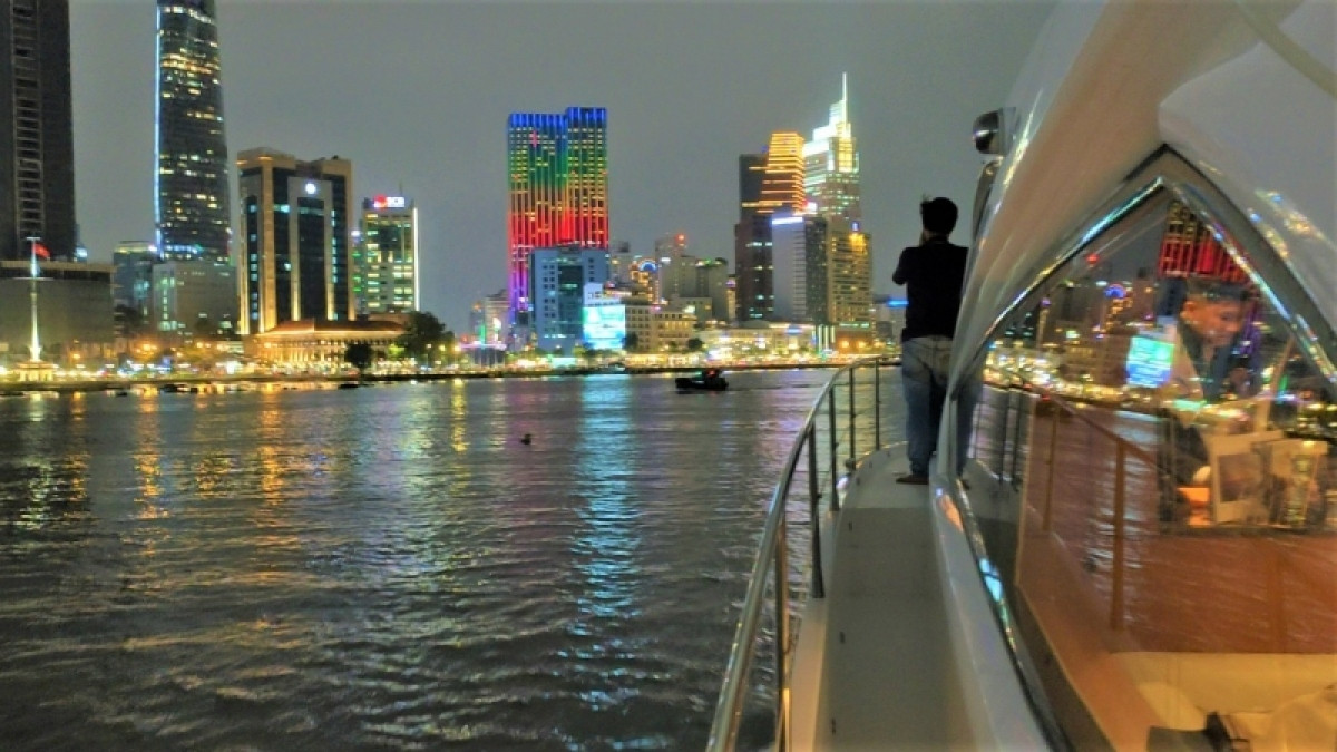 hcm city to launch overnight cruises along saigon river picture 1