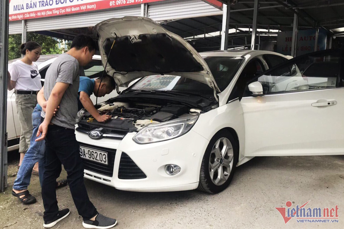 Mua bán xe hơi cũ lắp đặt đồ chơi xe hơi cao cấp