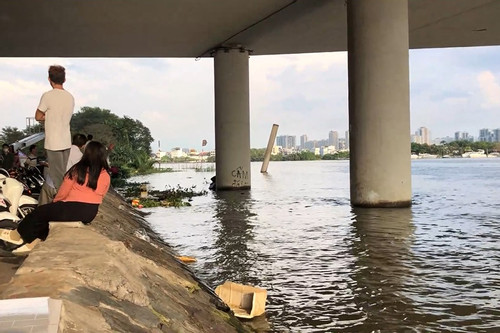 TP.HCM: Liên tiếp phát hiện 2 thi thể nam và nữ trên sông Sài Gòn