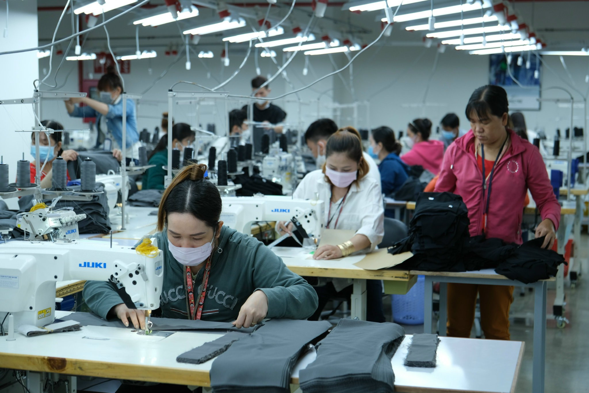 Nuôi dưỡng sức dân khi vật giá leo thang
