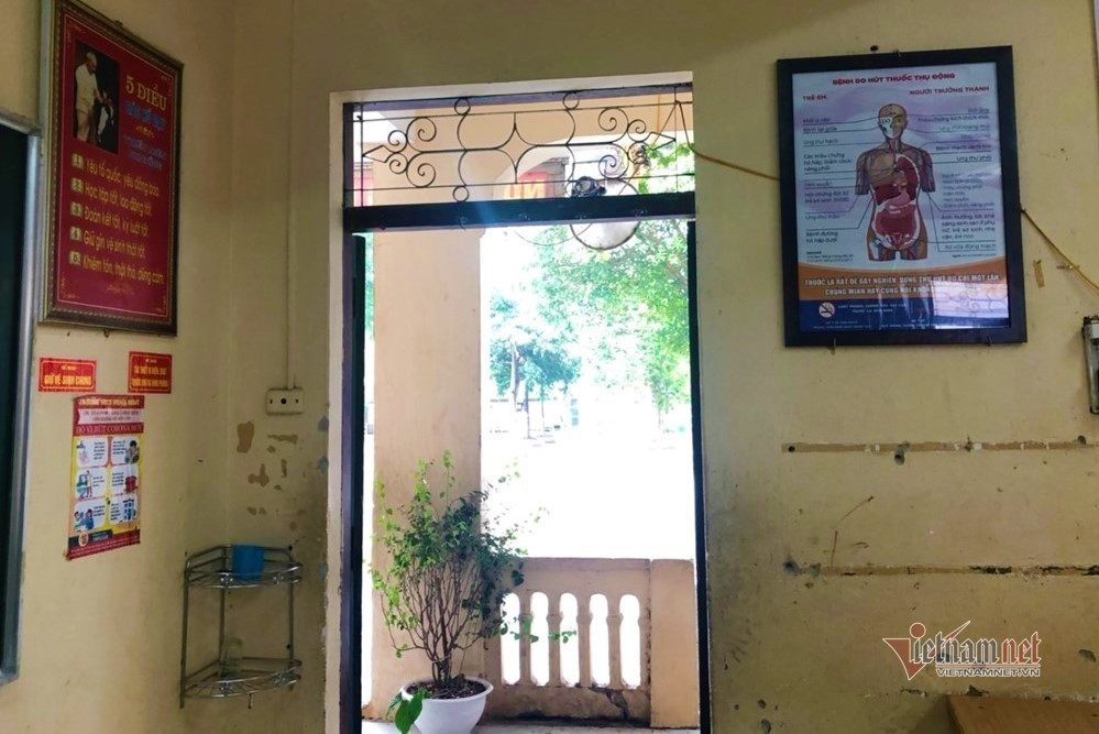 Cô hiệu trưởng ép tim cứu sống học sinh sốc thuốc lá điện tử