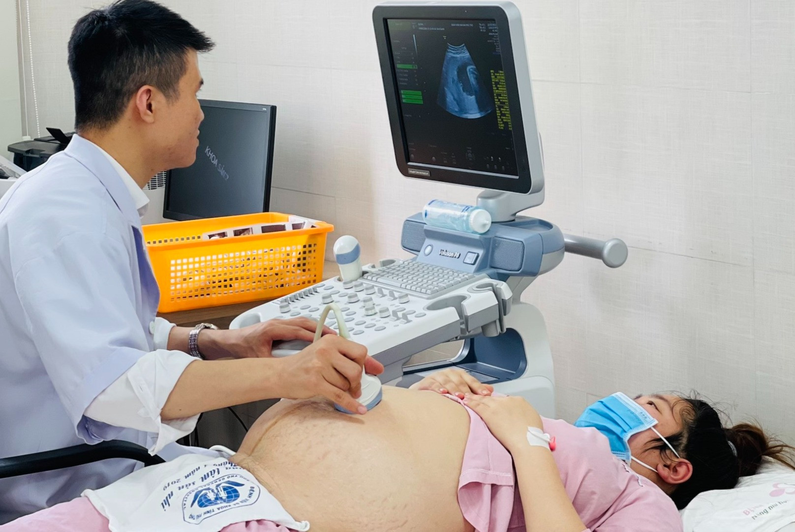 Cấp cứu giữ thai cho người phụ nữ hiếm muộn