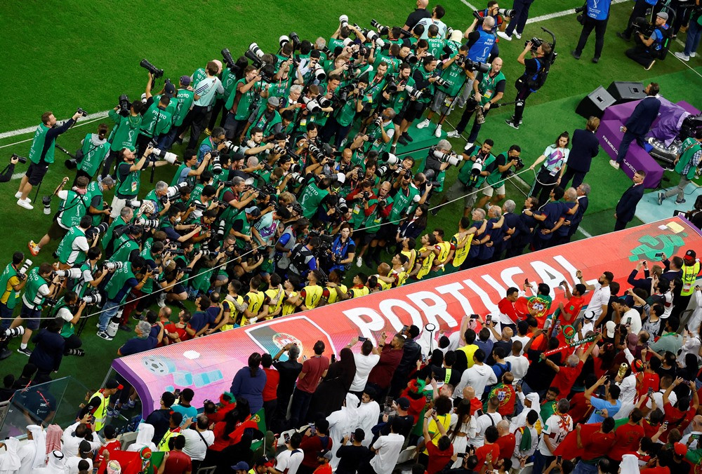 Trước khi trận đấu giữa Bồ Đào Nha và Thuỵ Sĩ ở vòng 1/8 World Cup 2022 bắt đầu, một sự cố hi hữu đã xảy ra ở khu kỹ thuật của ĐT Bồ Đào Nha.