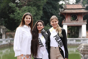 Thí sinh Hoa hậu Du lịch Thế giới tham quan di tích nổi tiếng ở Hà Nội