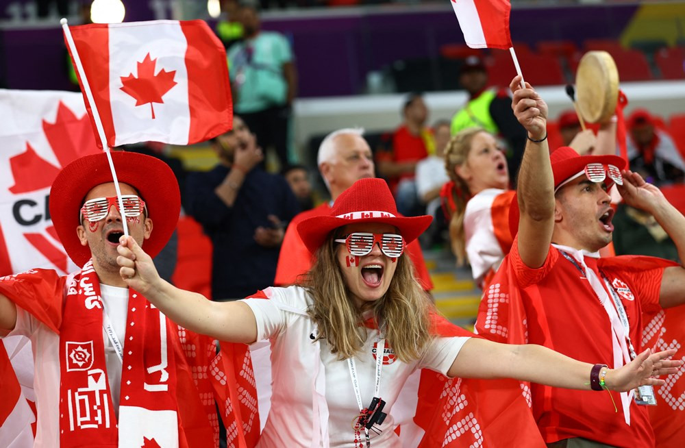 Nhóm CĐV Canada cổ vũ cuồng nhiệt cho đội bóng con cưng