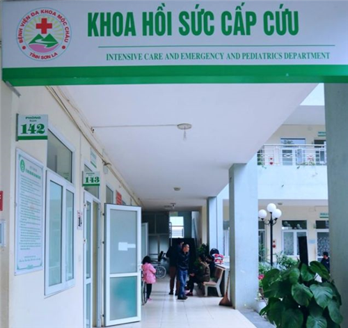 40 học sinh ở Mộc Châu nghi bị ngộ độc thực phẩm sau bữa ăn tối