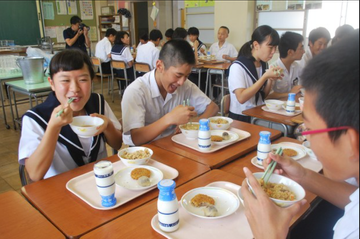 Bữa trưa của HS Nhật: Thực phẩm tươi, chuyên gia dinh dưỡng quyết thực đơn