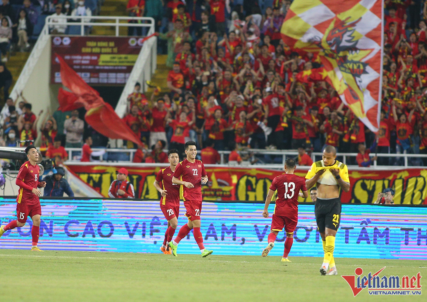Vé xem tuyển Việt Nam đấu Malaysia có giá 'mềm'