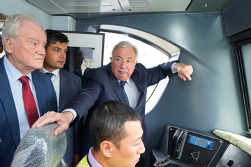 Chủ tịch Thượng viện Pháp trải nghiệm metro Nhổn - ga Hà Nội