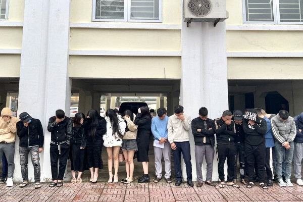 Đột kích quán bar, phát hiện 26 nam nữ đang 'phê' ma túy