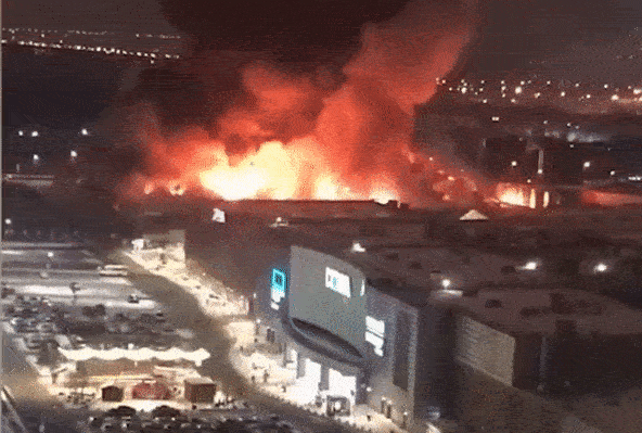 Cháy lớn ở trung tâm thương mại gần thủ đô Moscow