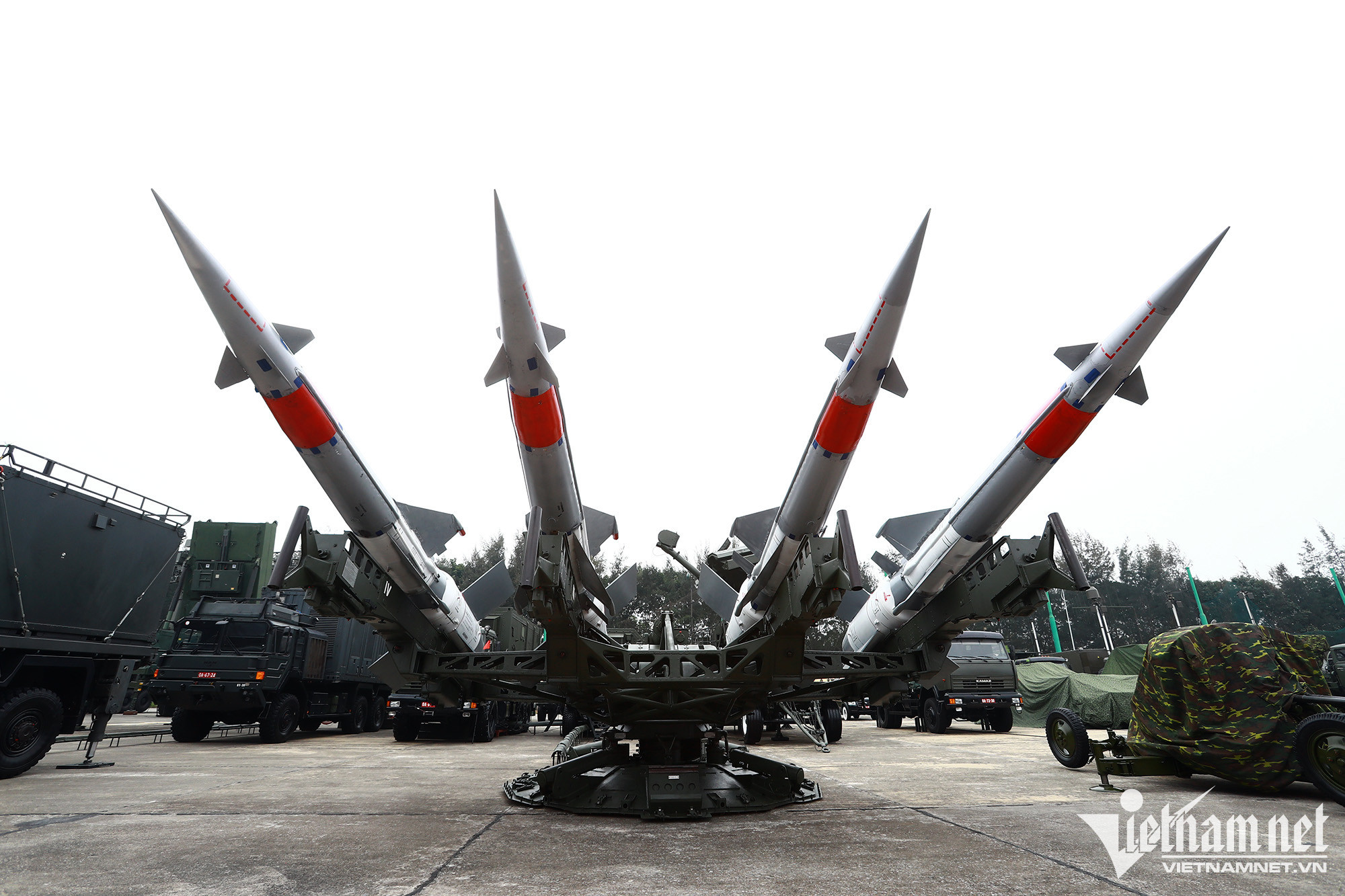 Tổ hợp tên lửa SAM-3 và các khí tài hiện đại trưng bày tại Hà Nội