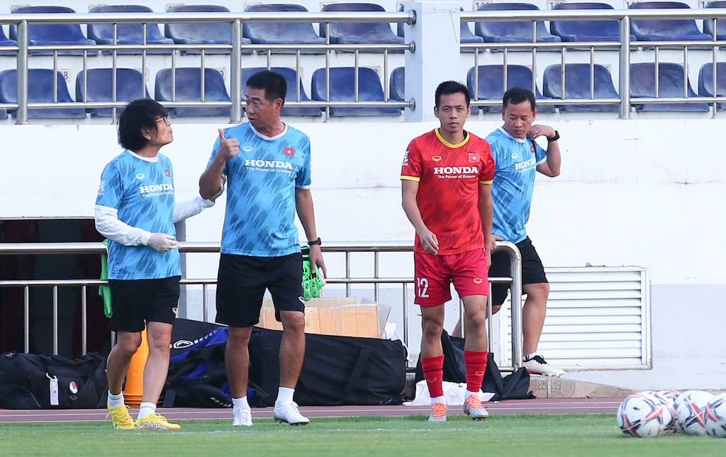 Nói về Quang Hải, cầu thủ xuất sắc nhất V-League 2022 cho biết rất vui với những gì mà đàn em đã làm được. Đồng thời Văn Quyết khẳng định Quang Hải là một cầu thủ lớn nên sẽ dễ dàng hoà nhập với tuyển Việt Nam