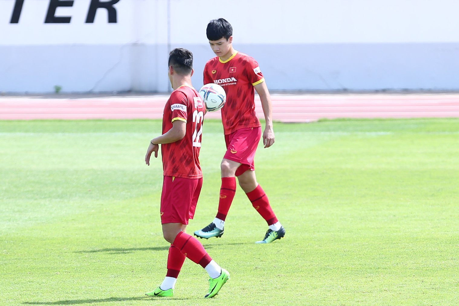 Tiền vệ được coi quan trọng bậc nhất trong đội hình tuyển Việt Nam ở AFF Cup 2022 tới đã có thể tập cùng với bóng