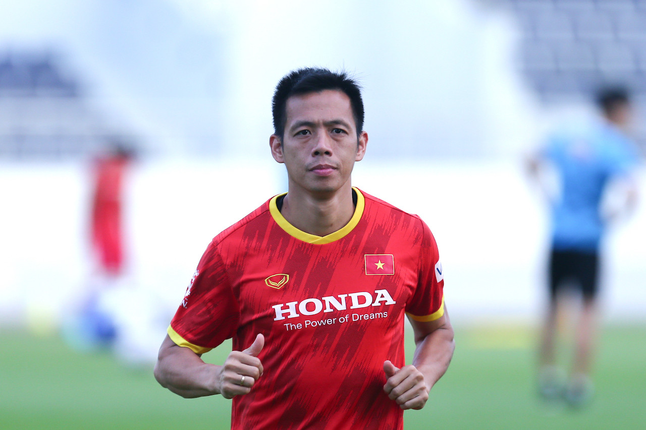Trả lời phỏng vấn truyền thông, Văn Quyết khẳng định tuyển Việt Nam đang tự tin hướng đến AFF Cup 2022 bằng quyết tâm cao, sự tôn trọng đối thủ...