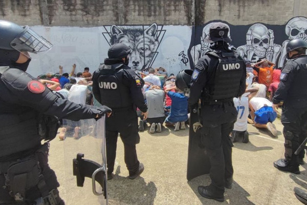 Bạo loạn nhà tù kinh hoàng ở Ecuador, ít nhất 43 người thiệt mạng