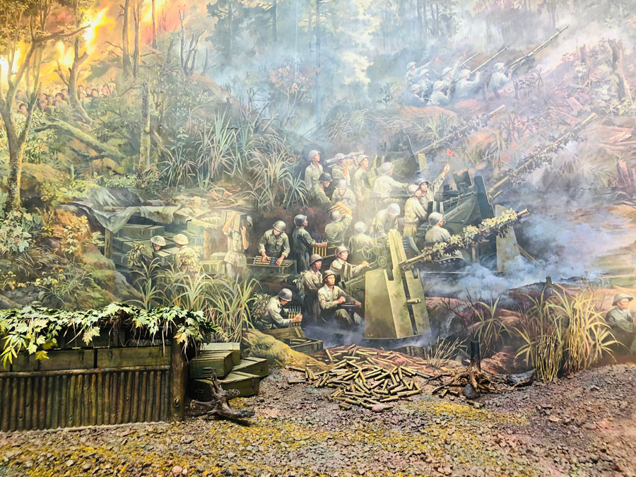 Hình ảnh chiến sĩ Điện Biên trên bức tranh tường panorama Điện Biên Phủ