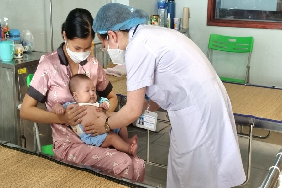 Con có các biểu hiện sau, cần đưa đi viện để phát hiện sớm viêm gan cấp tính