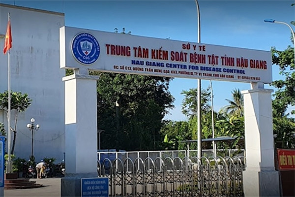 Diễn biến mới vụ Giám đốc CDC Hậu Giang nộp túi quà 450 triệu của Việt Á