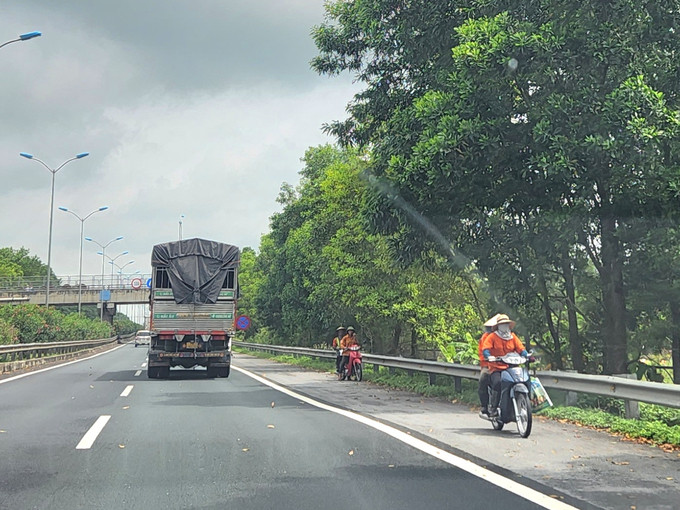 Truyện Trang Chủ, Mượn Một Chút!