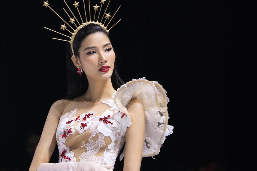 Hoàng Thuỳ, Phi Thanh Vân ngồi ghế nóng