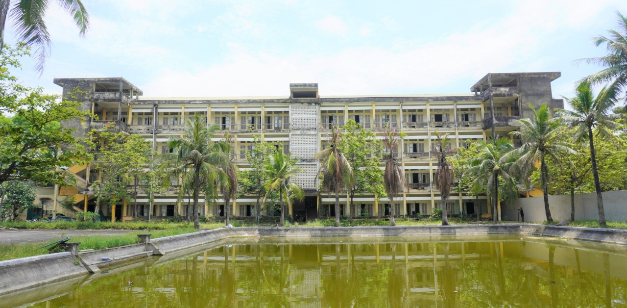 The dormitory of Hong Duc University, Thanh Hoa, is abandoned