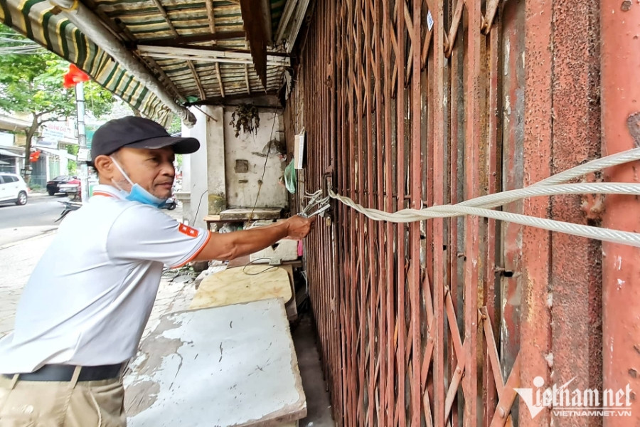 Vụ ngang nhiên khóa nhà dân giữa Hà Nội: Xem xét hành vi xâm phạm chỗ ở