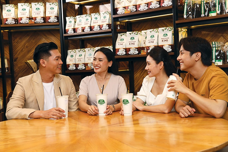 Coffee chains shaking up habits and business tactics