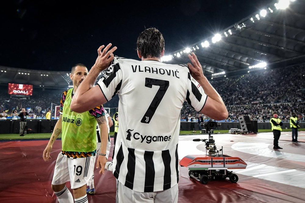 Niềm vui của Vlahovic với bàn thắng cho Juventus