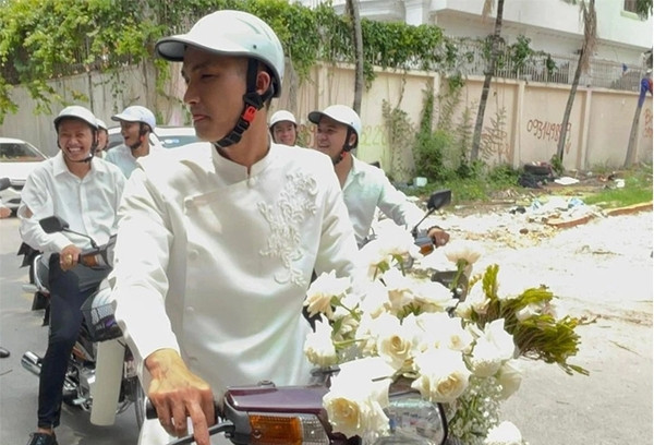 Mac Van Khoa rides an old motorbike to the engagement ceremony
