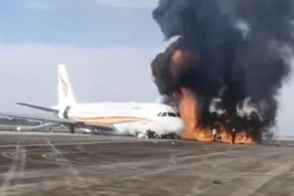 Chinese passenger plane caught fire in Chongqing
