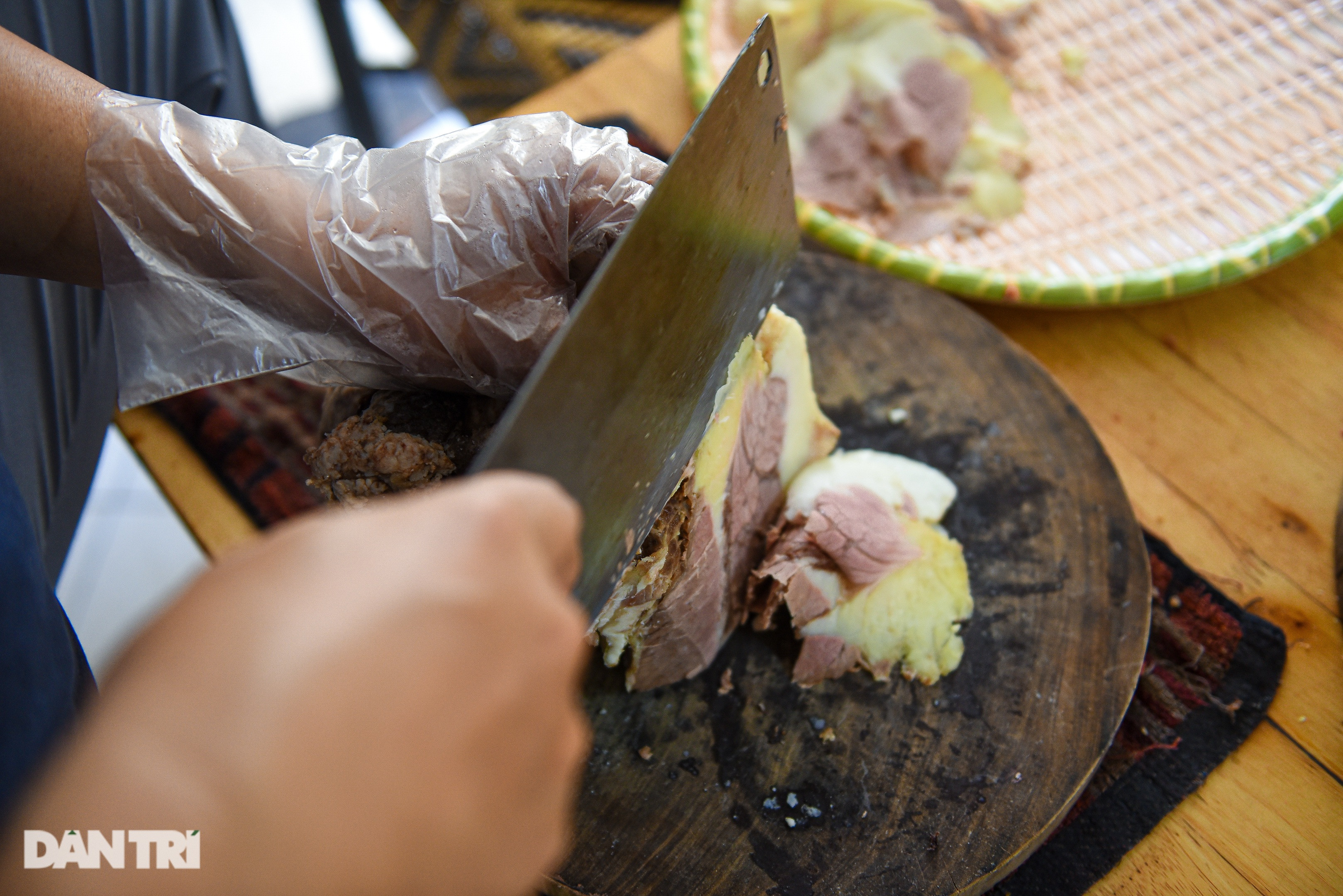 Quán phở 70 tuổi ở Hà Nội, ông chủ bán vèo 400 bát trong vài giờ - 5