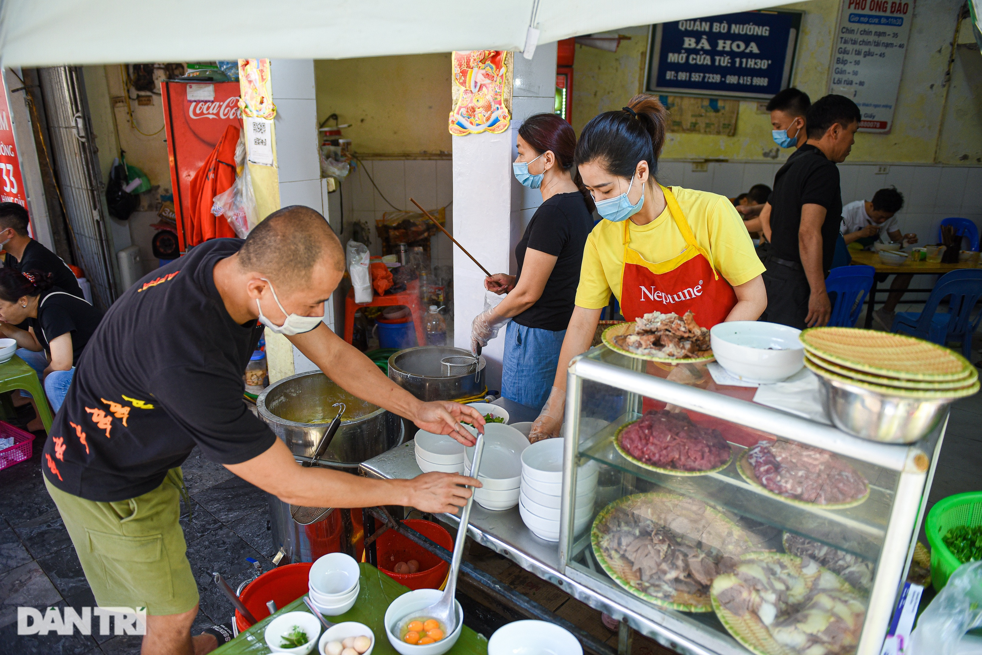 Quán phở 70 tuổi ở Hà Nội, ông chủ bán vèo 400 bát trong vài giờ - 3
