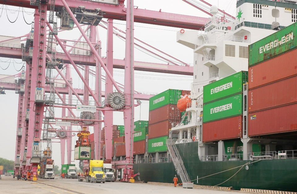 Export turnover exceeds US$120 billion with high trade surplus
