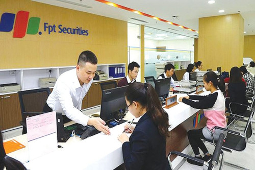 VN securities firms diversify capital sources for expansion
