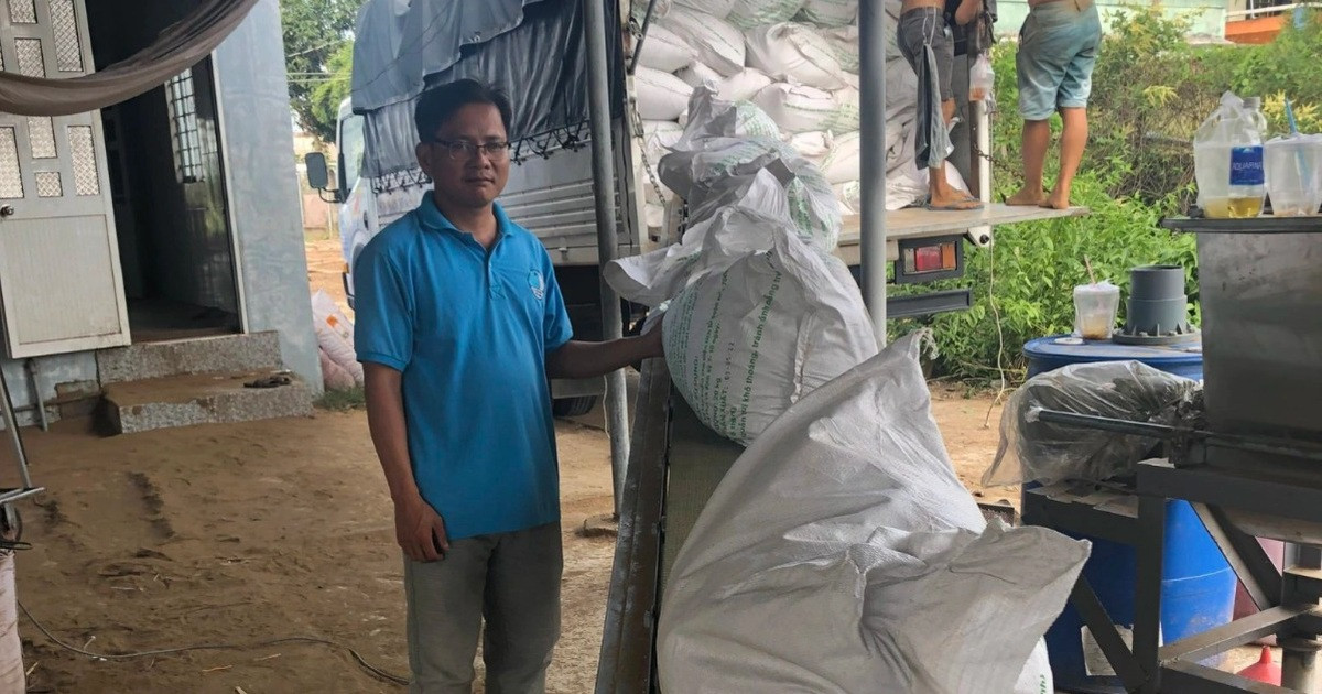Bí quyết kiếm 4 tỷ đồng mỗi năm từ phân bò của thanh niên Bến Tre