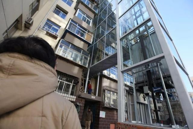 Do not use the apartment elevator, the old woman sues for hundreds of millions