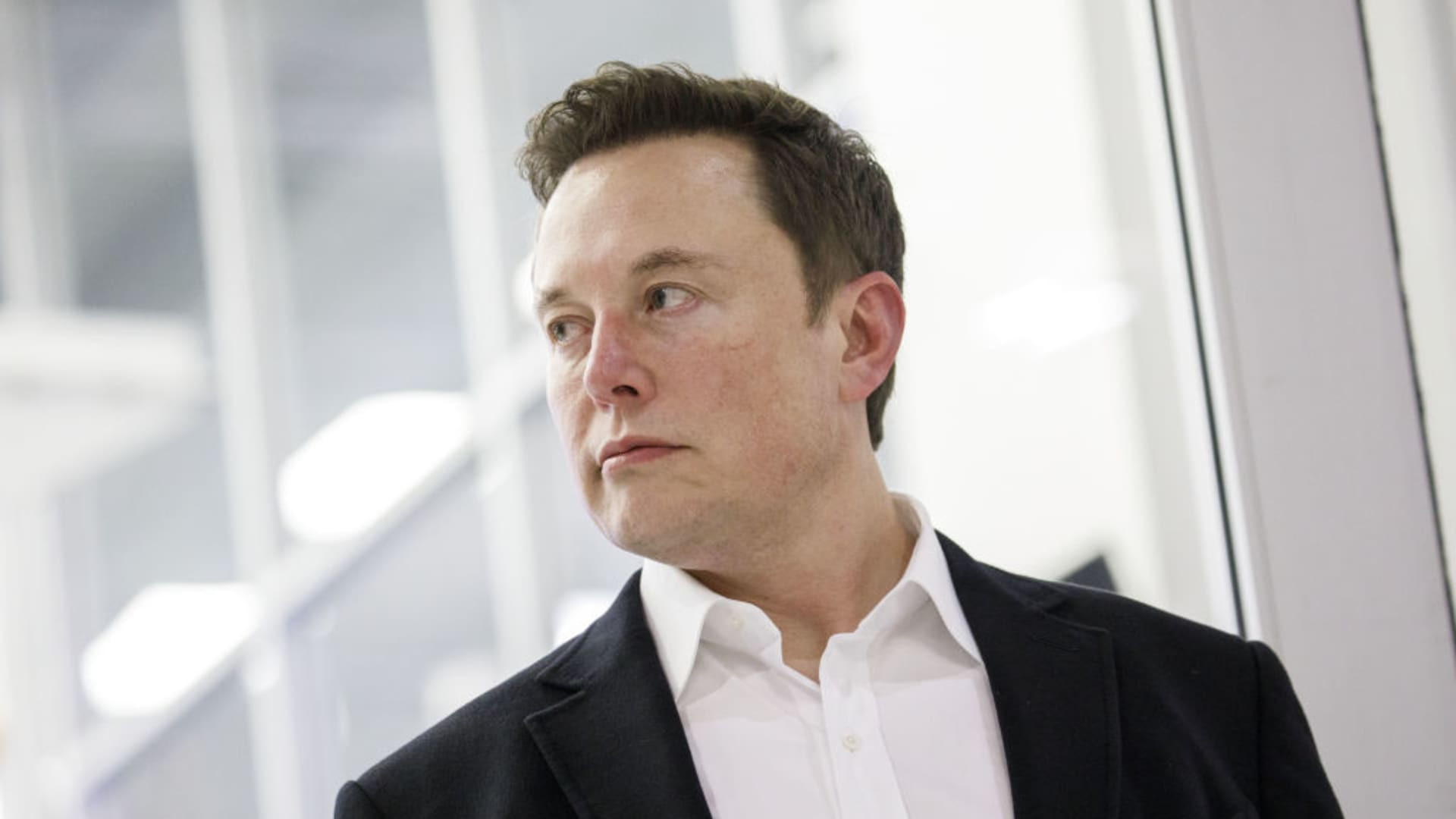 Elon Musk ‘quay xe’ tạm hoãn mua Twitter