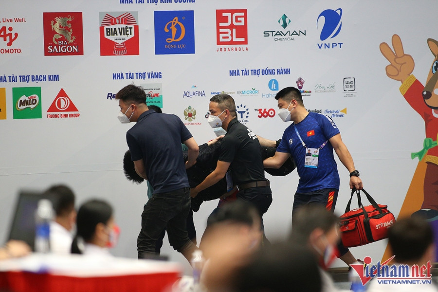 Võ sĩ Việt Nam đau lịm trên sàn đấu SEA Games 31