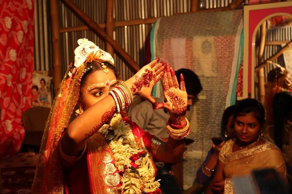 Hai chị em ở Ấn Độ lấy nhầm chú rể trong ngày cưới